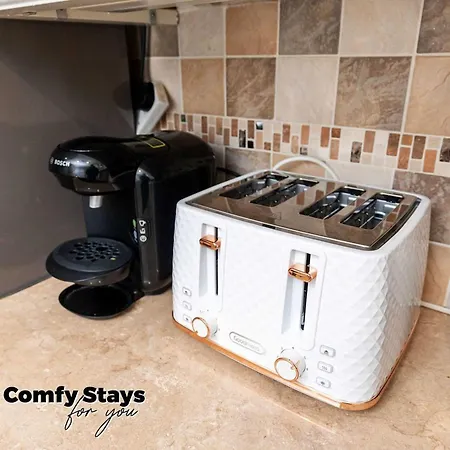 Apartment 3-bed - Sleeps Up To 6 - Near Centre - Free Parking