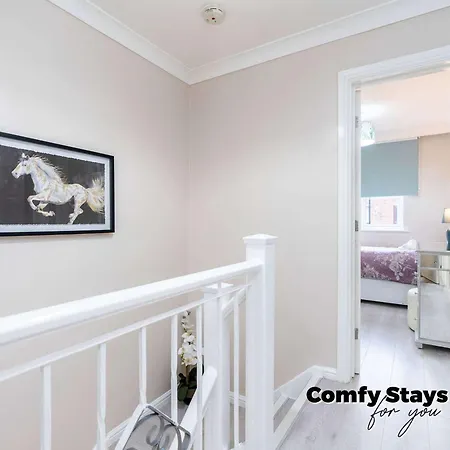 Apartment 3-bed - Sleeps Up To 6 - Near Centre - Free Parking