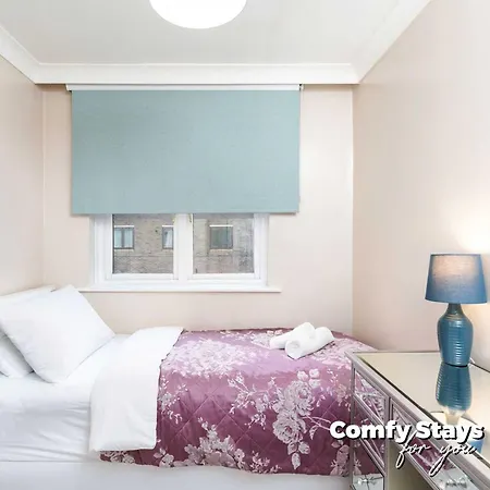 3-bed - Sleeps Up To 6 - Near Centre - Free Parking Apartment