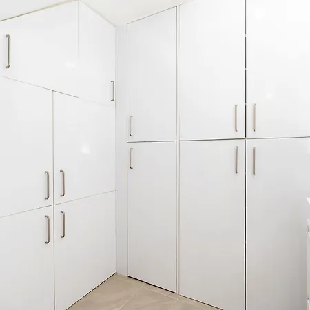3-bed - Sleeps Up To 6 - Near Centre - Free Parking *