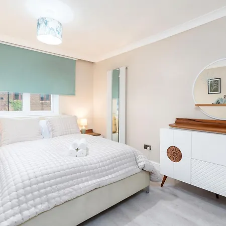 Apartment 3-bed - Sleeps Up To 6 - Near Centre - Free Parking *